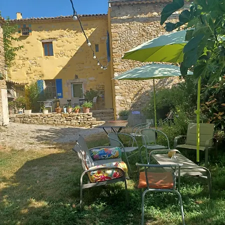 Dans Ferme Provencale Bed and breakfast