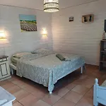 Bed & Breakfast Dans Ferme Provencale 3*