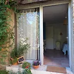 Couette-café Dans Ferme Provençale Ongles