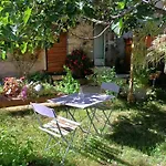 Dans Ferme Provençale 3* Ongles
