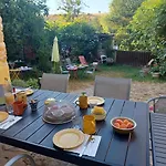 Dans Ferme Provençale Couette-café Ongles
