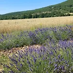 Dans Ferme Provencale 3* Ongles