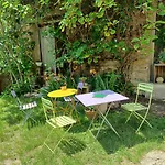 Dans Ferme Provençale 3* Ongles