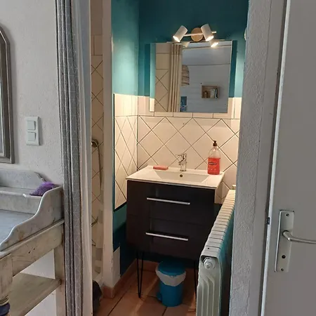 Dans Ferme Provencale Bed & Breakfast 3*