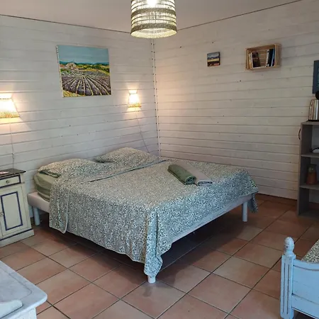 Bed & Breakfast Dans Ferme Provencale 3*