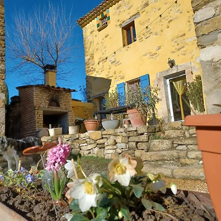 Dans Ferme Provencale 3* Ongles