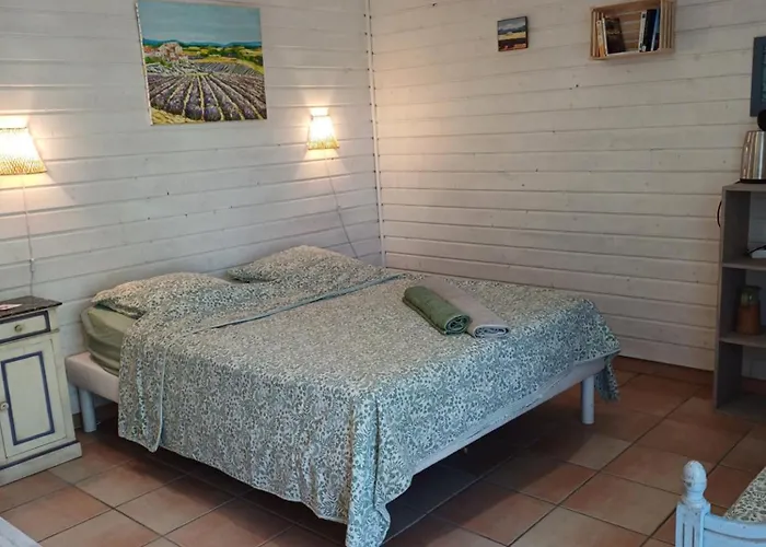 Bed & Breakfast Dans Ferme Provencale 3*